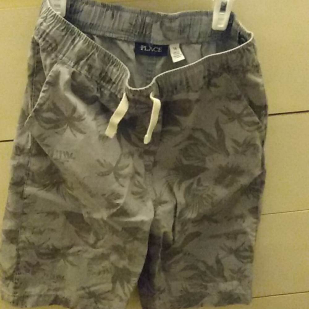 Boys shorts grey w/ palm prints